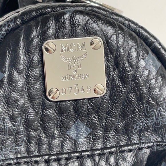 📦SOLD📦MCM Backpack Charm in Visetos - Picture 12 of 16